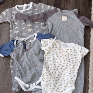 Bundle of 4 Burts Bees onesies 6-9 months